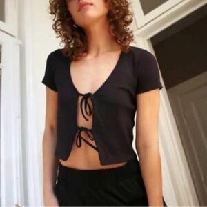 Wilfred Black Tie-Front Short Sleeve Crop Top